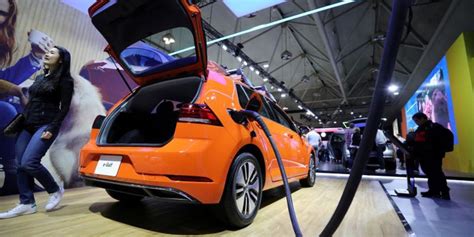 Hi! I’m from the government and I want you to buy an&nbsp;EV